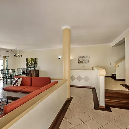 Villa Almanda - Spacious Perfectly Located Between Marina And The Old Town Albufeira